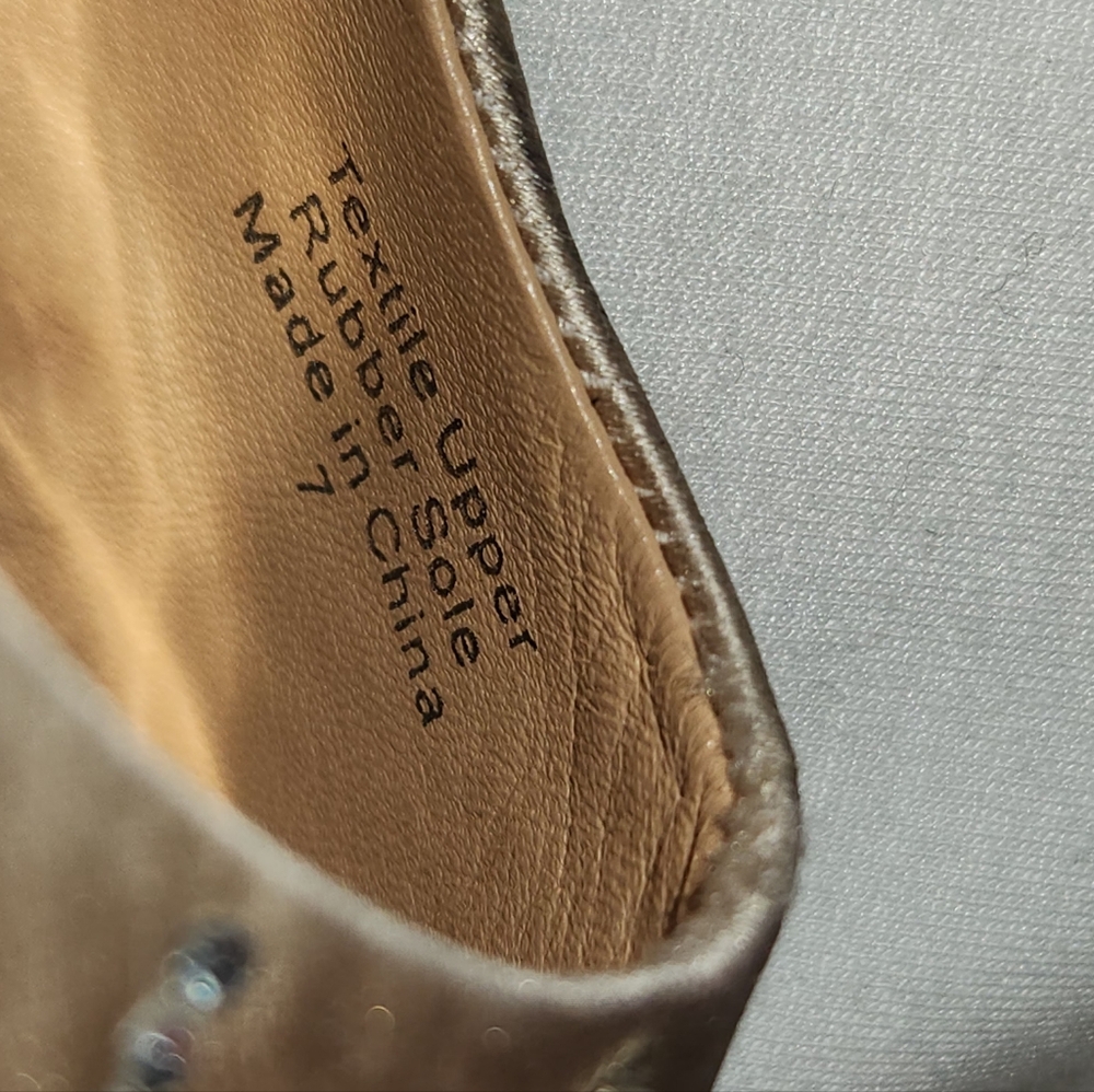 NWOB Badgley Mischka Crystal Embellished Satin Flats In Champagne Size 7 - Picture 12 of 16